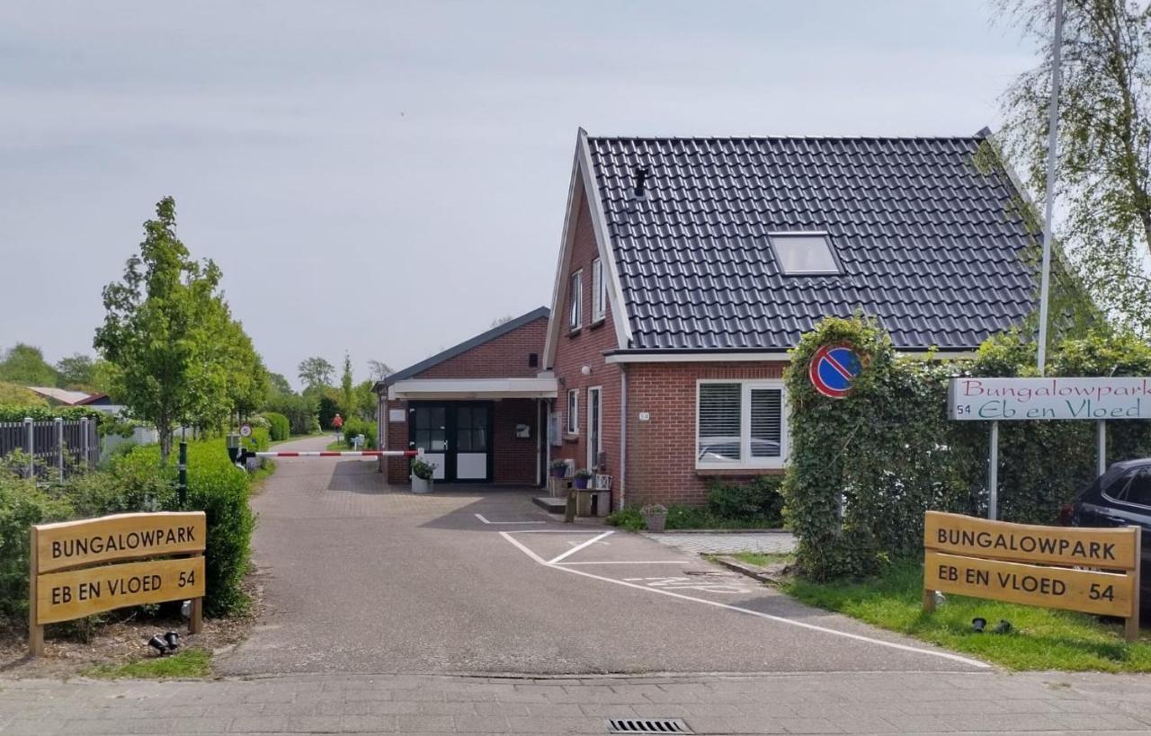 Het Dobbertje, Charmant Houten Huisje Sint Maartensvlotbrug Экстерьер фото